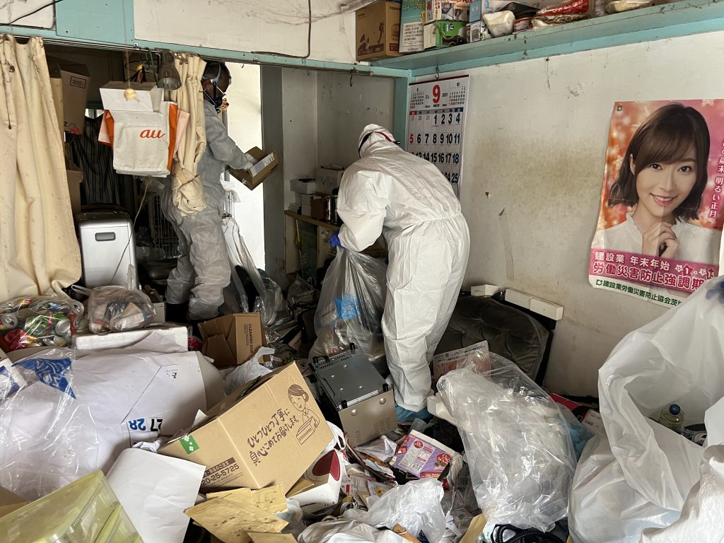 孤独死現場の作業